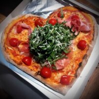 Pizza von der Pizzeria Bellaeva